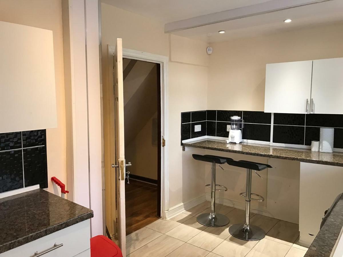 Rosewood Lodgings Special Offer For Student On Long Stay Манчестър Екстериор снимка